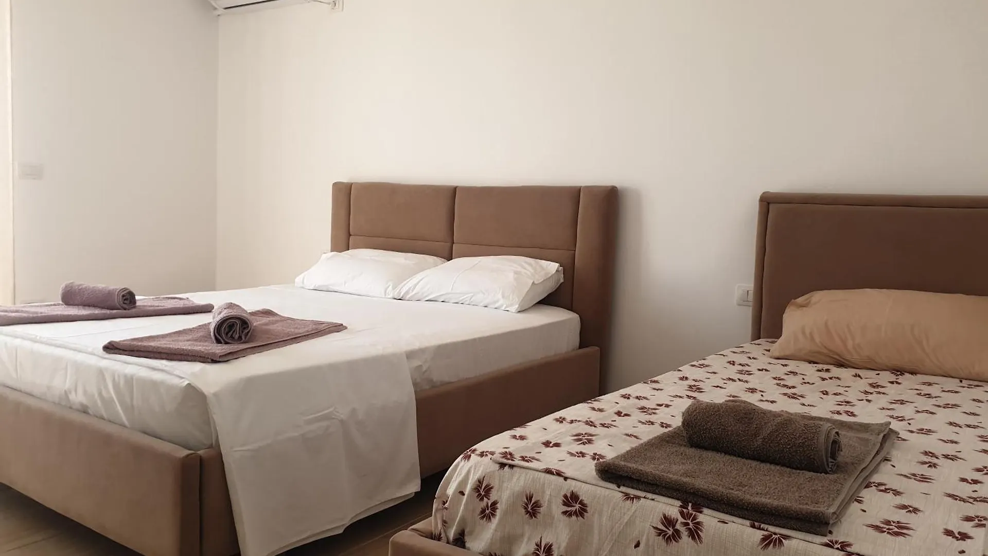 Rooms By George Dhermi 0*,  Albania