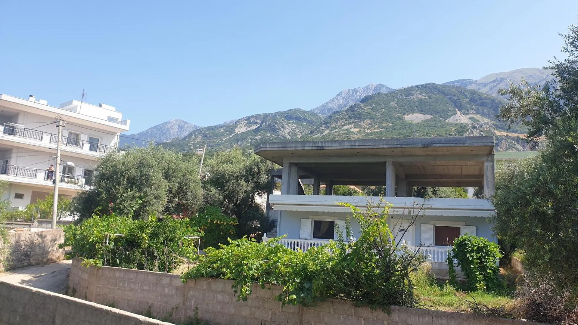 Rooms By George Dhermi Apartment