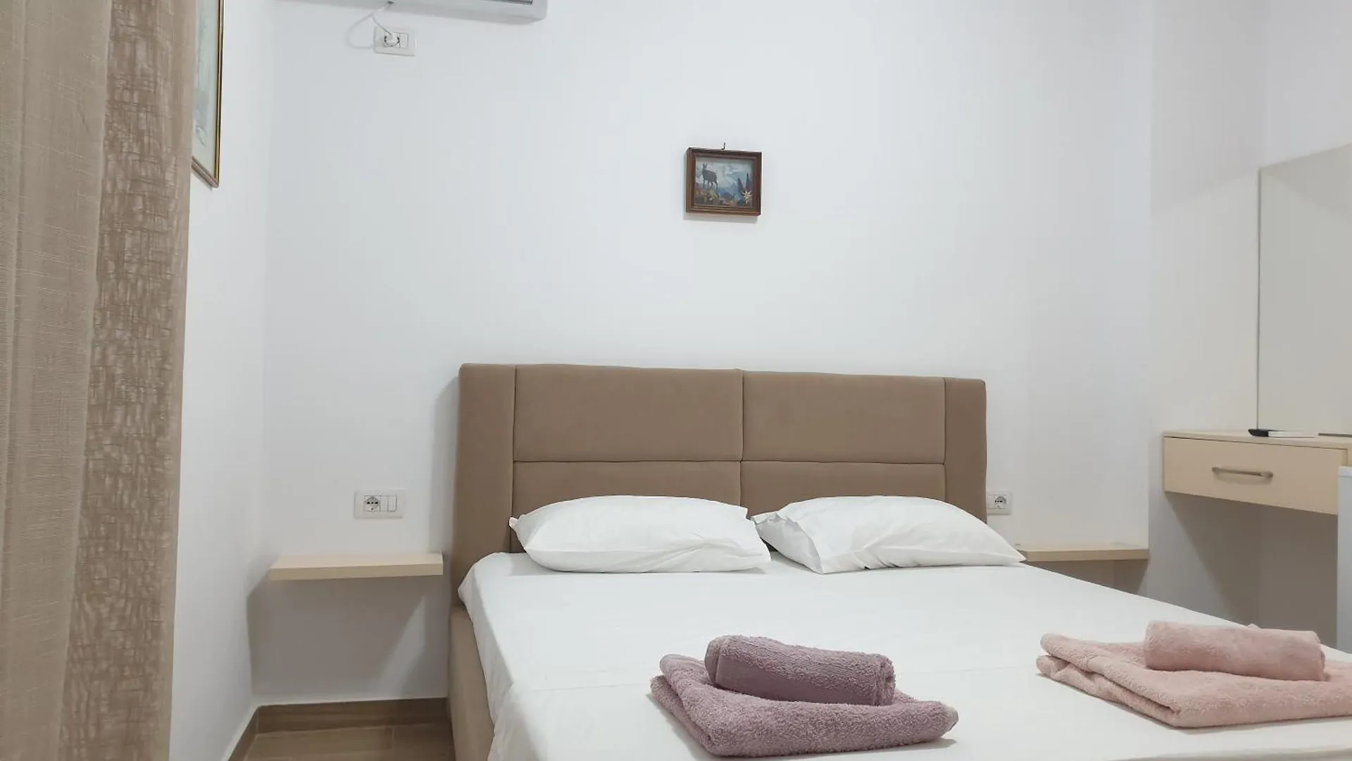 Rooms By George Dhermi Apartment