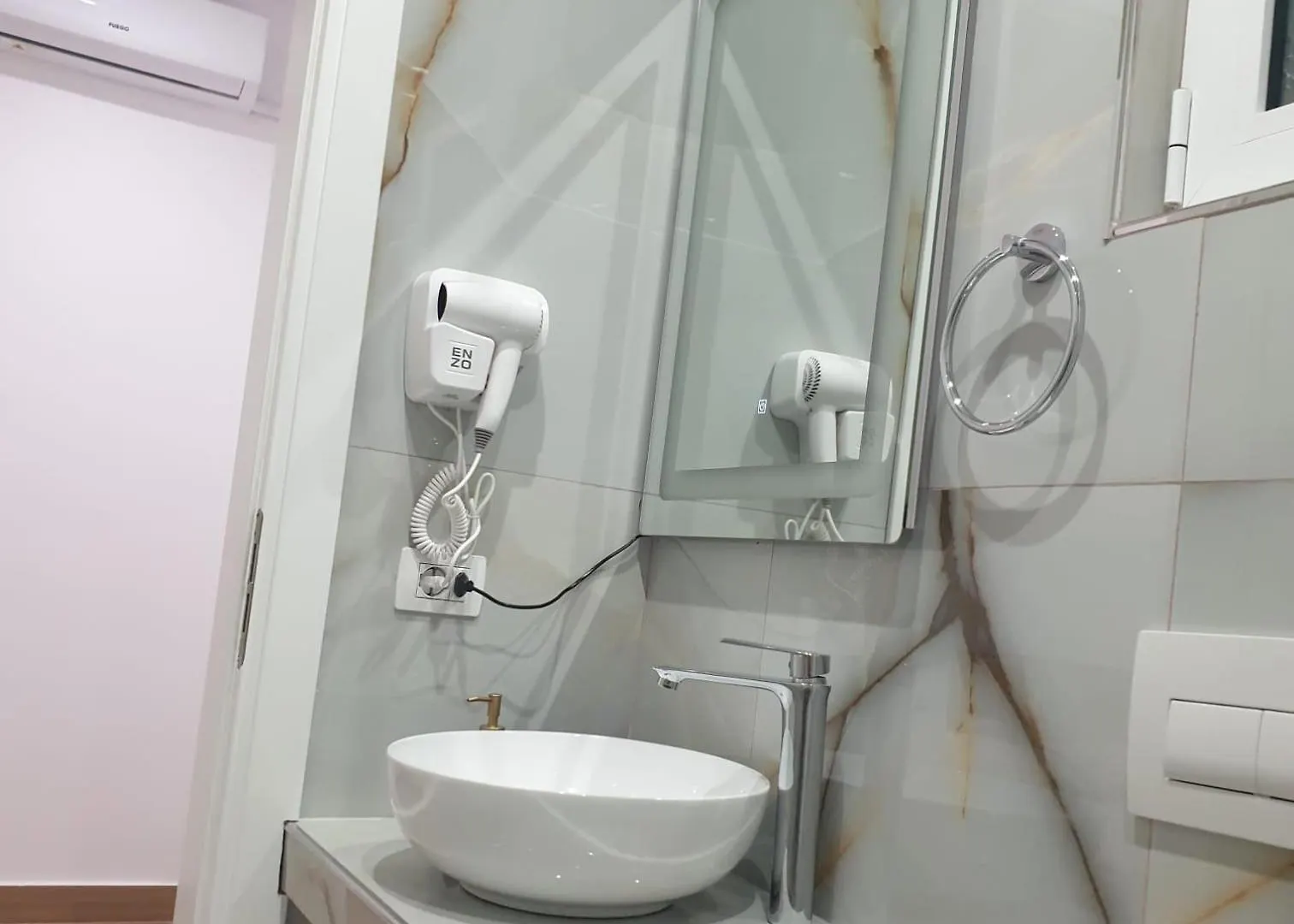 Rooms By George Dhermi Apartment