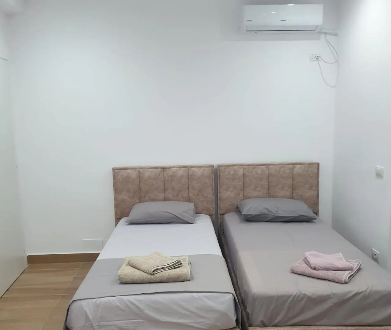 Rooms By George Dhermi Apartment