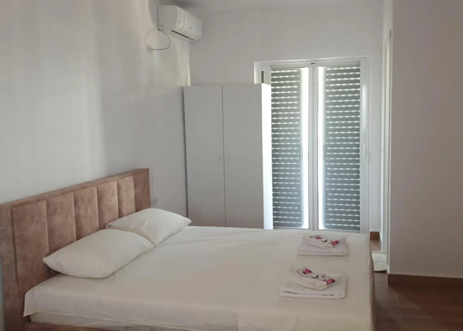 Rooms By George Dhermi Apartment